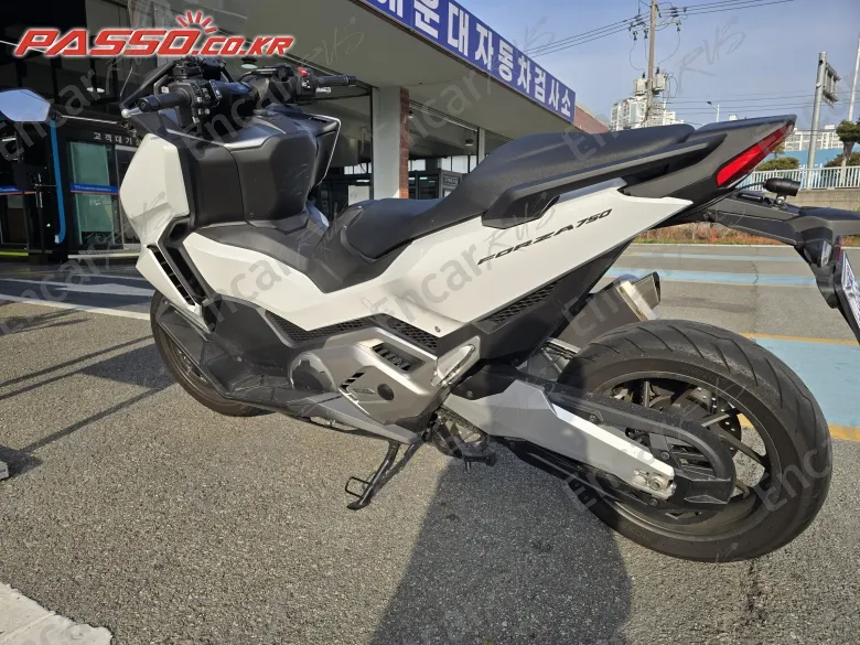 HONDA FORZA 750 - фото 1
