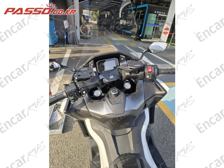 HONDA FORZA 750 - фото 3