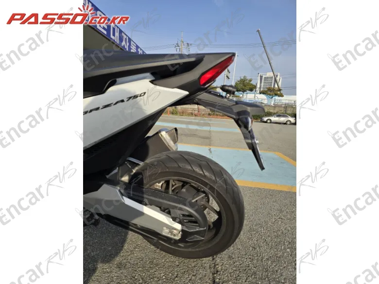 HONDA FORZA 750 - фото 4