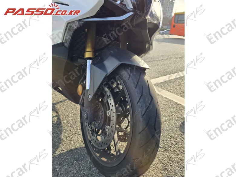 HONDA FORZA 750 - фото 5