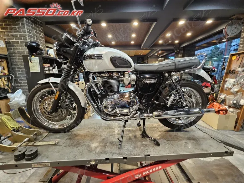 Triumph Bonneville T120 - фото 1
