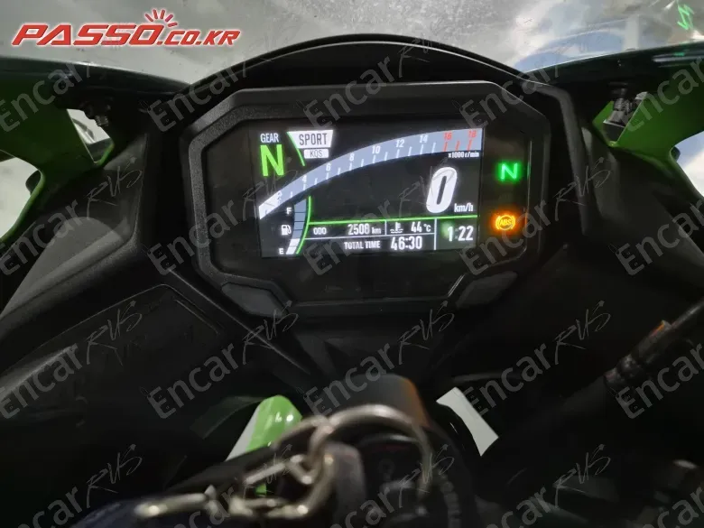 KAWASAKI NINJA ZX 4 RR - фото 5