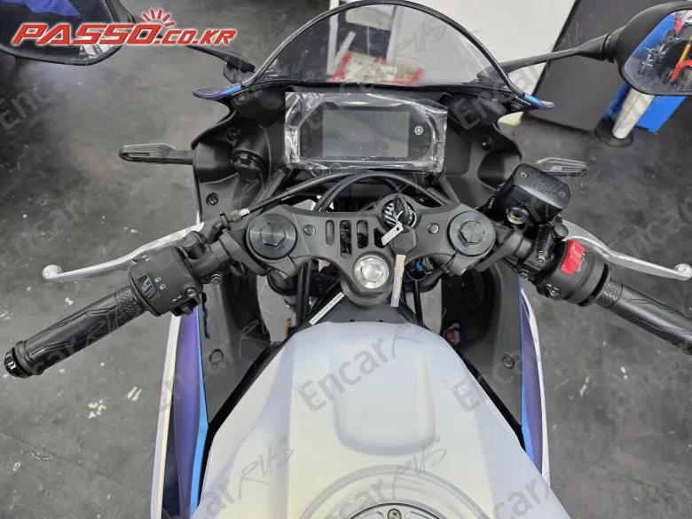 YAMAHA YZF R3 - фото 3