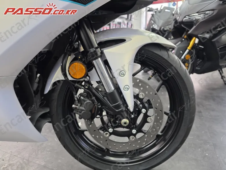 YAMAHA YZF R3 - фото 5