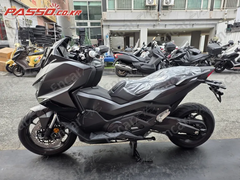 HONDA FORZA 750 - фото 1