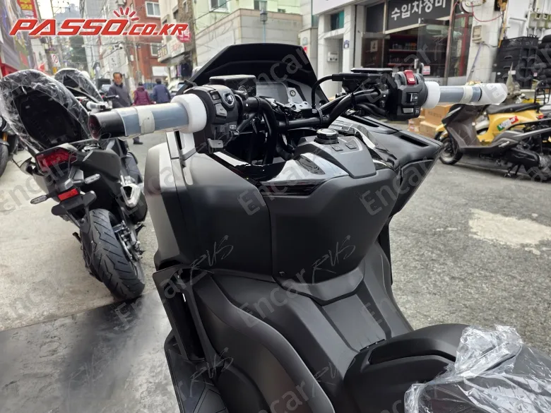 HONDA FORZA 750 - фото 3