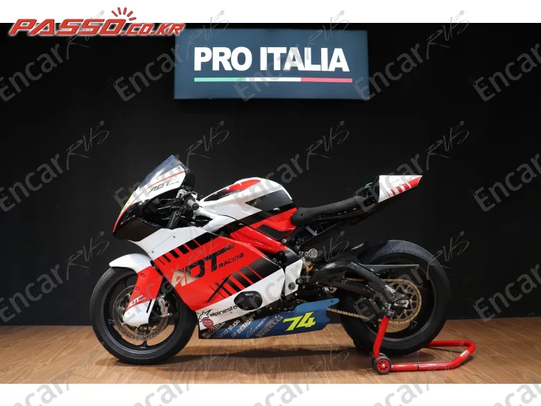 Triumph Street Triple Rs - фото 1