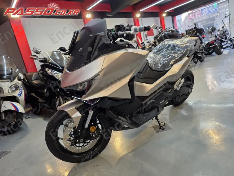 HONDA FORZA 750 - фото 1