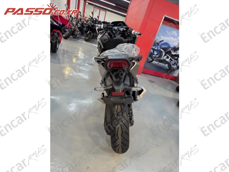 HONDA FORZA 750 - фото 2