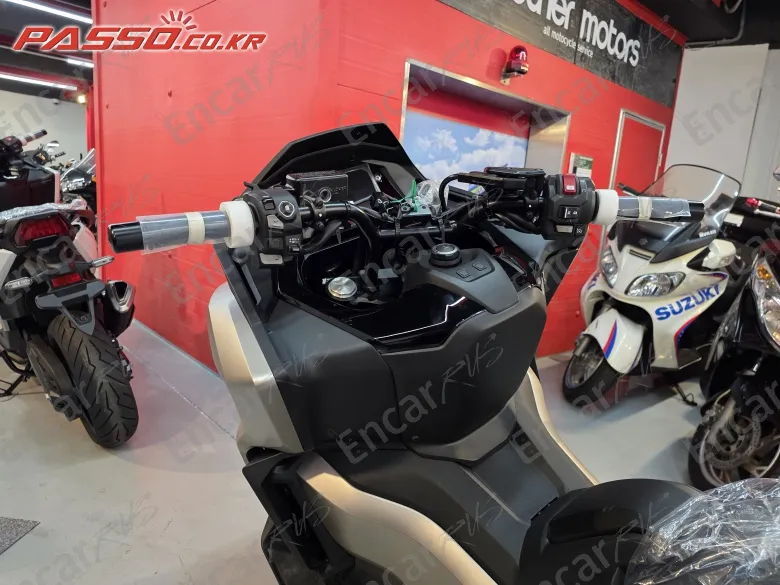 HONDA FORZA 750 - фото 3