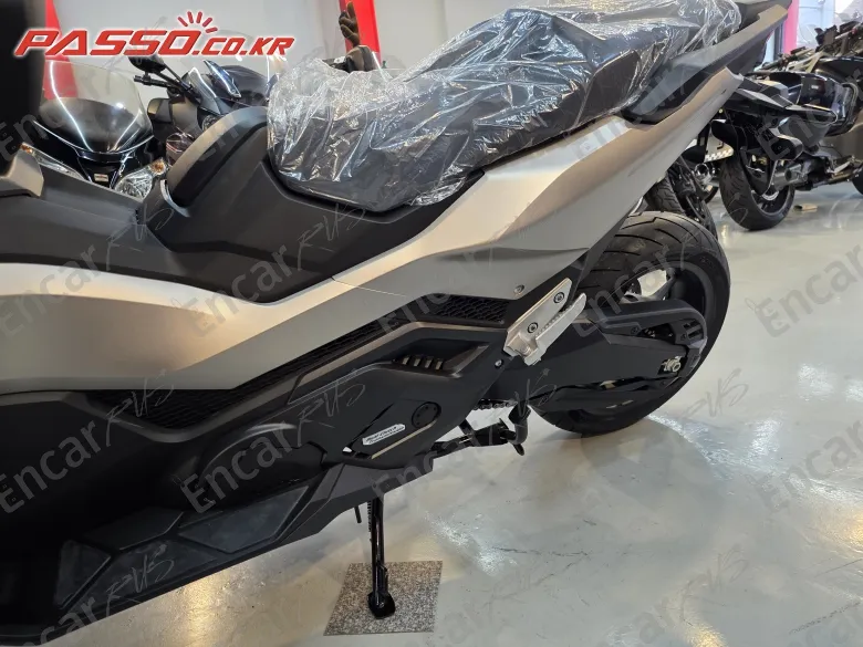 HONDA FORZA 750 - фото 4