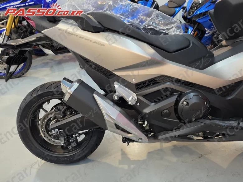 HONDA FORZA 750 - фото 6