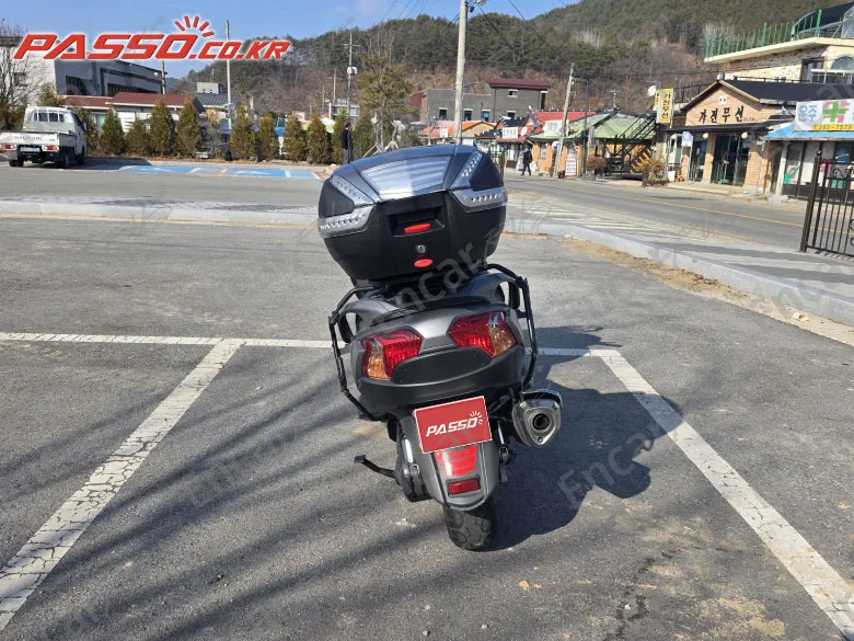 Suzuki Burgman 650 Executive - фото 2