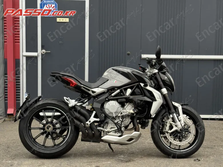 Mv Agusta Brutale 800 Dragster - фото 0