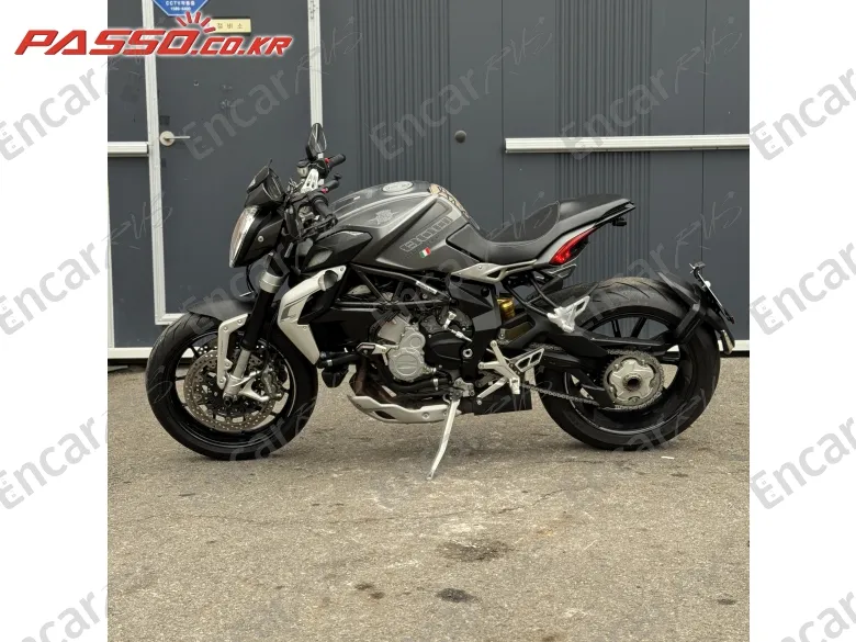 Mv Agusta Brutale 800 Dragster - фото 1