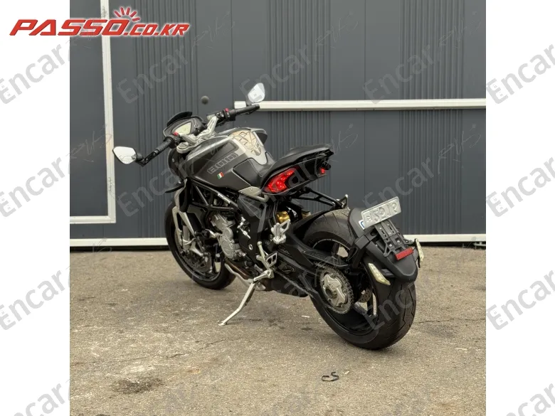 Mv Agusta Brutale 800 Dragster - фото 2