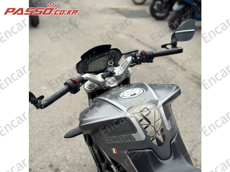 Mv Agusta Brutale 800 Dragster - фото 3