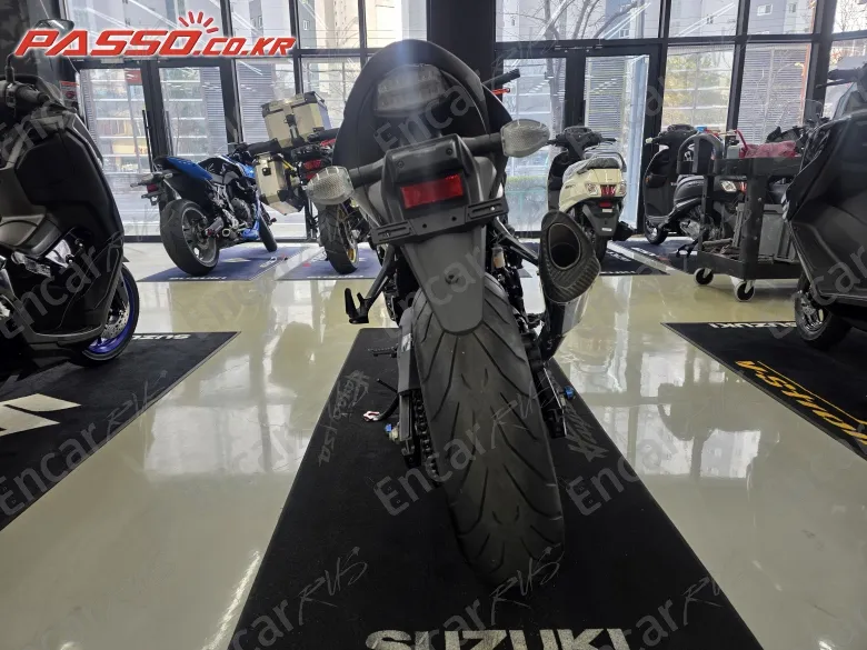 Suzuki Gsx S 750 - фото 2