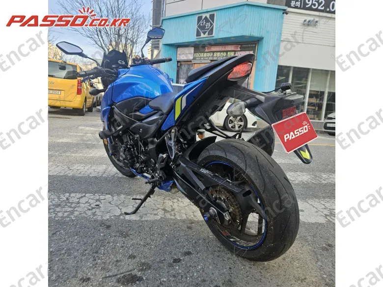 SUZUKI GSX S 750 - фото 1