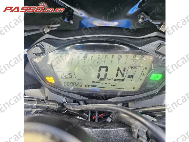 SUZUKI GSX S 750 - фото 5