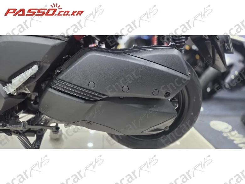 YAMAHA X MAX 300 ABS - фото 4