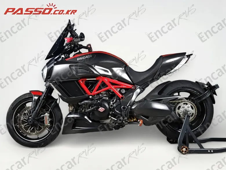 Ducati Diavel Carbon - фото 1