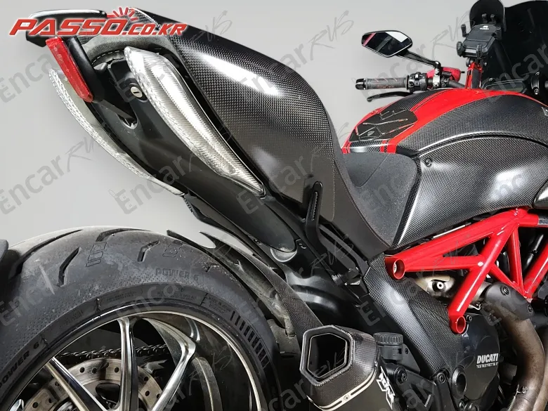 Ducati Diavel Carbon - фото 6