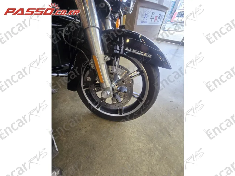 Harley-Davidson Flhtk Electra Glide Ultra Limited - фото 5