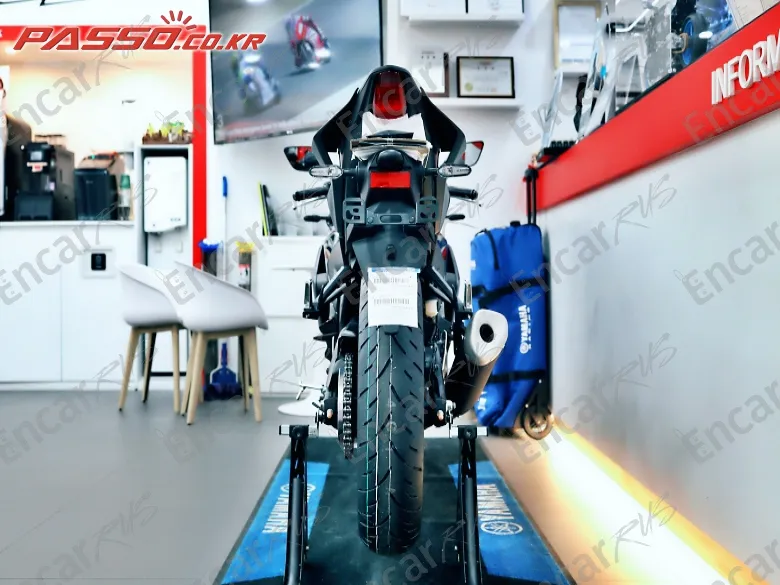 YAMAHA YZF R3 - фото 2