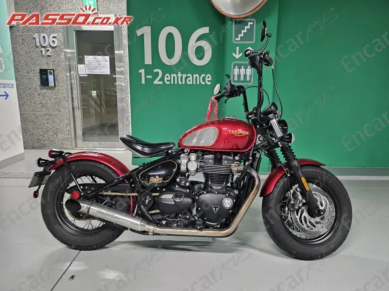 Triumph Bonneville Bobber - фото 0
