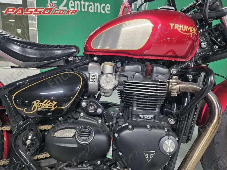 Triumph Bonneville Bobber - фото 4