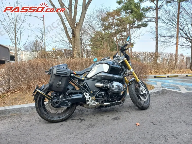 BMW R Nine T