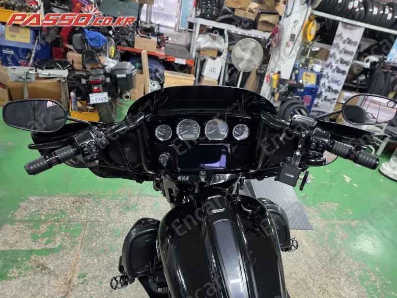 HARLEY-DAVIDSON FLHXS STREET GLIDE SPECIAL - фото 3