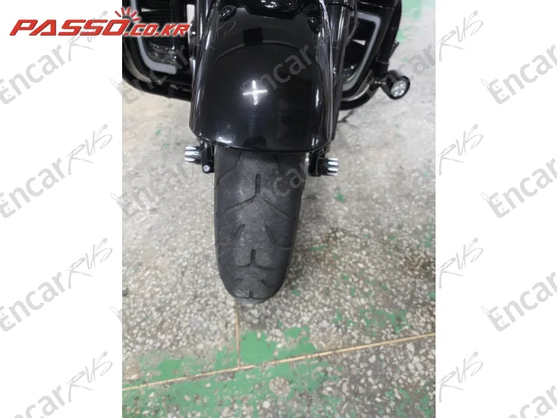 HARLEY-DAVIDSON FLHXS STREET GLIDE SPECIAL - фото 5