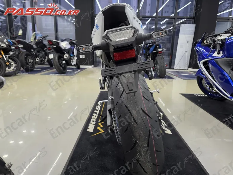 Suzuki Gsx 8 R - фото 2