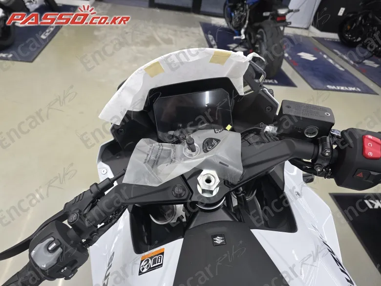 Suzuki Gsx 8 R - фото 3