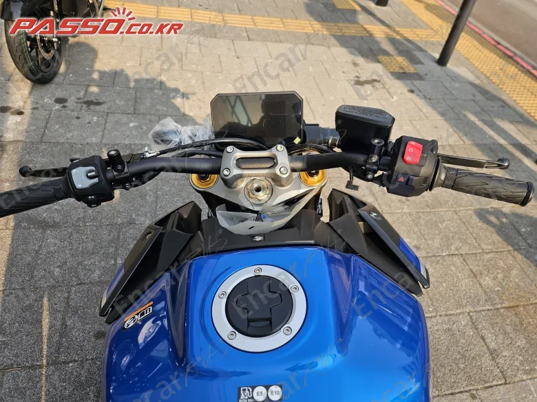 Suzuki Gsx S 1000 - фото 3