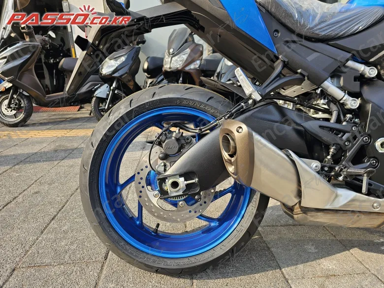 Suzuki Gsx S 1000 - фото 6