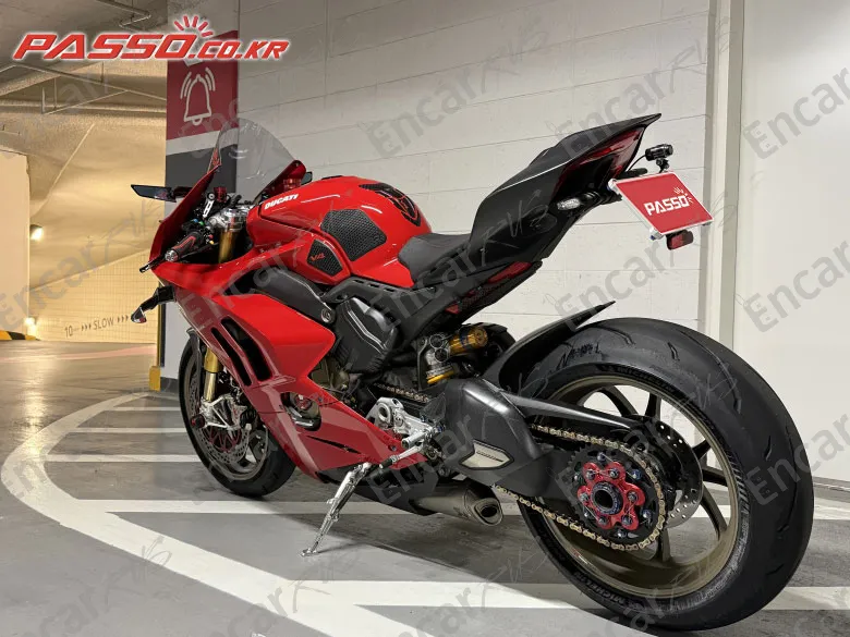 Ducati Panigale V4 S - фото 1