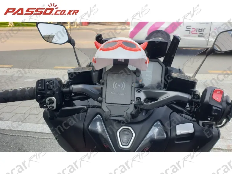 YAMAHA T MAX 560 - фото 3