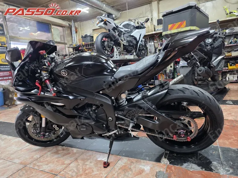 YAMAHA YZF R6 - фото 1