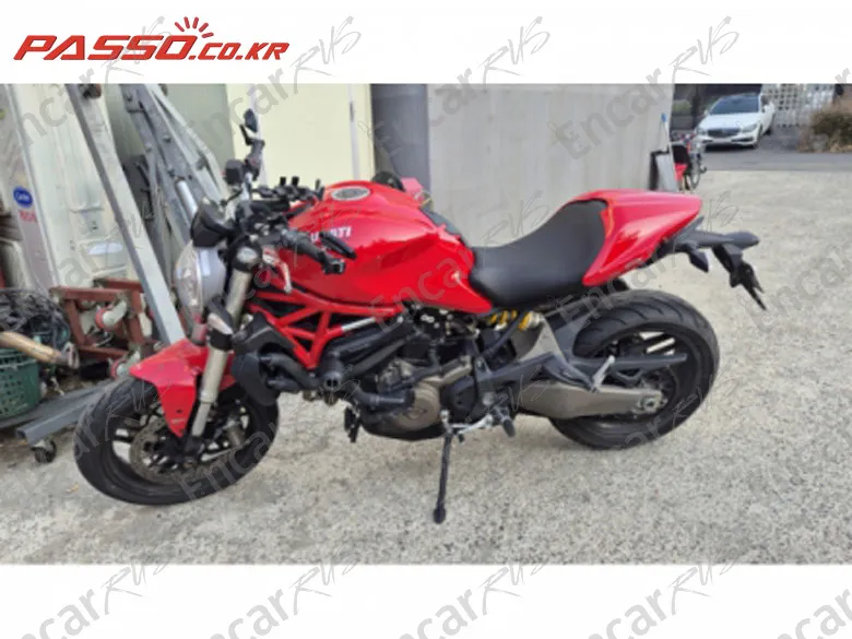 Ducati Monster 821 - фото 1
