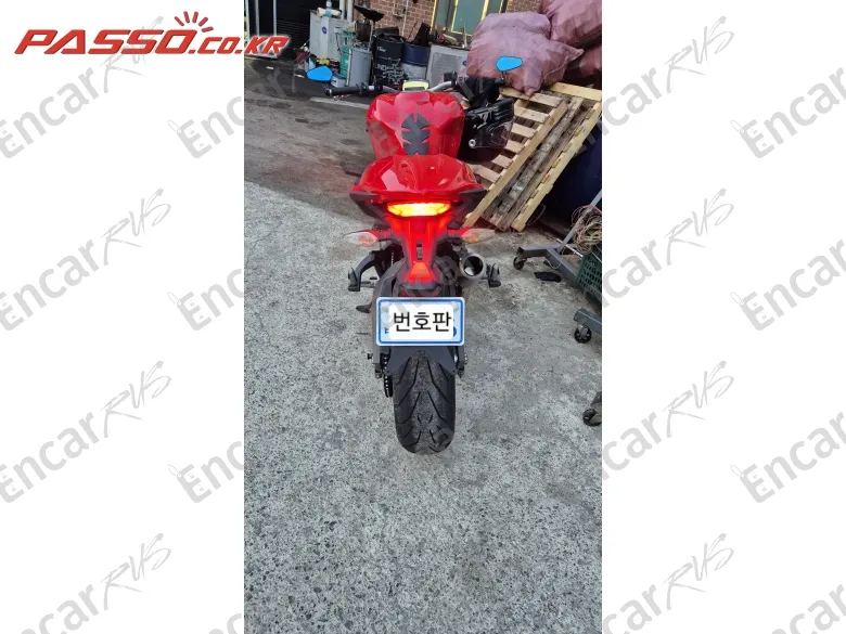 Ducati Monster 821 - фото 2