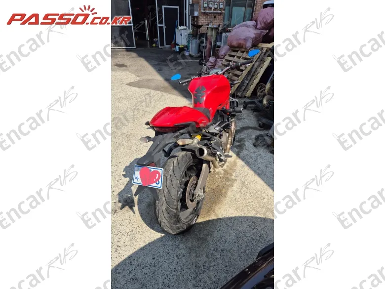Ducati Monster 821 - фото 3