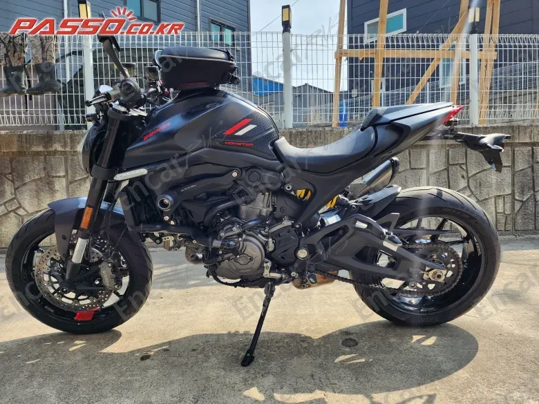Ducati Monster 937 - фото 1