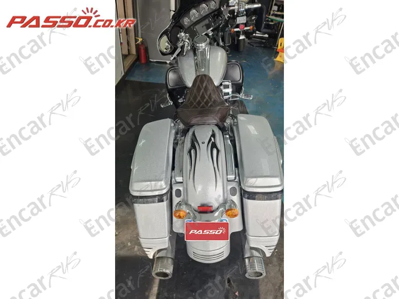 HARLEY-DAVIDSON FLHXS STREET GLIDE SPECIAL - фото 2