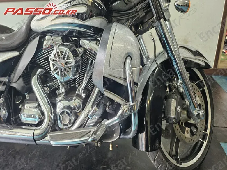 HARLEY-DAVIDSON FLHXS STREET GLIDE SPECIAL - фото 4