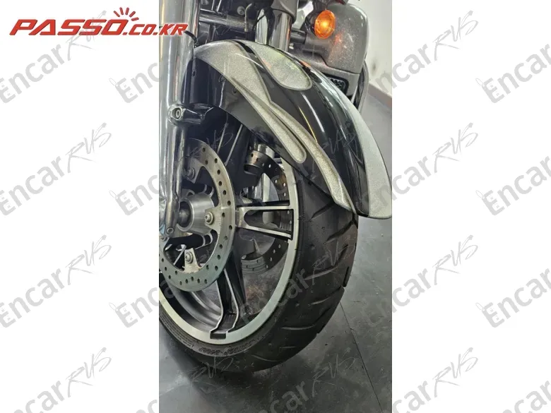 HARLEY-DAVIDSON FLHXS STREET GLIDE SPECIAL - фото 5