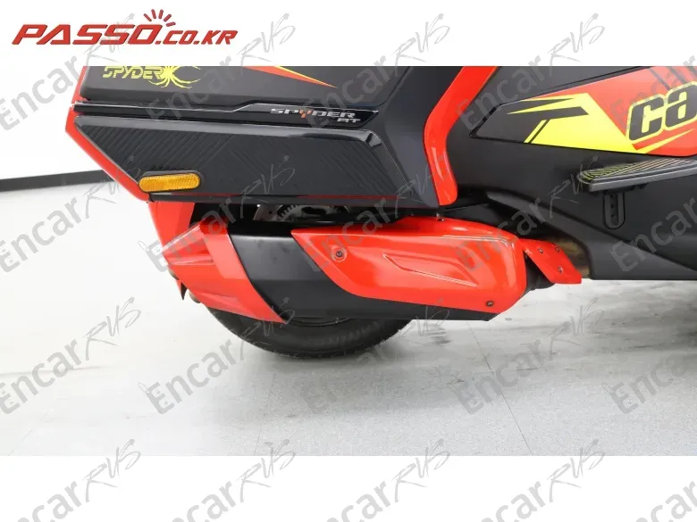 BRP CAN-AM SPYDER RT LIMITED - фото 6