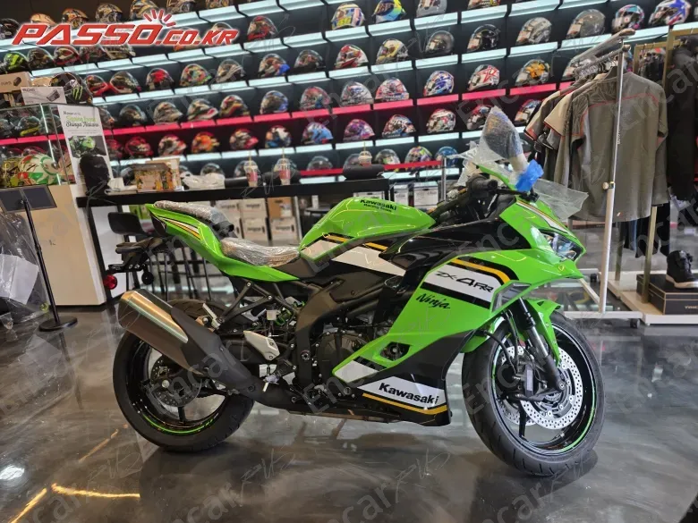 KAWASAKI NINJA ZX 4 RR - фото 0